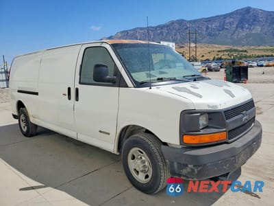 Czwarte zdjęcie samochodu z boku: 2003 CHEVROLET EXPRESS G2500 VIN:1GCGG29U131122554 - miniatura