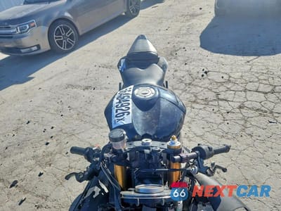 Piąte zdjęcie samochodu w środku: 2010 YAMAHA YZFR6 VIN:JYARJ16E8AA020470 - miniatura