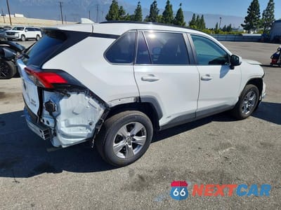 Trzecie zdjęcie samochodu z tyłu: 2023 TOYOTA RAV4 HYBRID XLE VIN:4T3RWRFV4PU101822 - miniatura