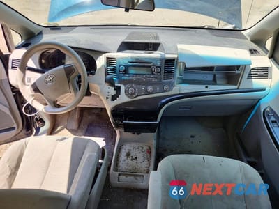 Zdjęcie 8 z 13 samochodu: 2011 TOYOTA SIENNA BASE 7-PASSENGER VIN:5TDZK3DC0BS131128 - miniatura