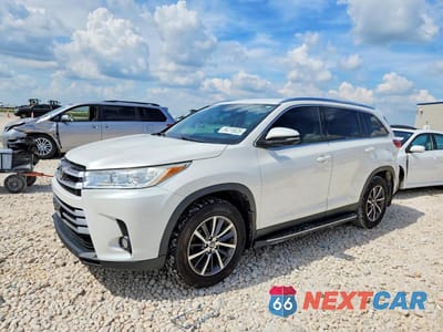 2019 TOYOTA HIGHLANDER XLE 5TDKZRFH5KS555851 - główne zdjęcie licytacji z USA - miniatura