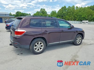 Trzecie zdjęcie samochodu z tyłu: 2013 TOYOTA HIGHLANDER PLUS VIN:5TDBK3EH5DS275871 - miniatura