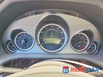 Zdjęcie 9 z 12 samochodu: 2010 MERCEDES-BENZ E 550 4MATIC VIN:WDDHF9AB3AA236083 - miniatura