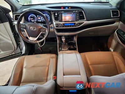 Zdjęcie 8 z 13 samochodu: 2017 TOYOTA HIGHLANDER XLE VIN:5TDJZRFH6HS374729 - miniatura