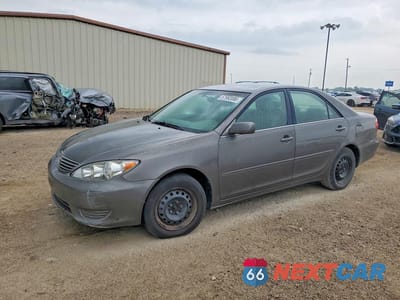 2005 TOYOTA CAMRY LE 4T1BE32K65U639568 - główne zdjęcie licytacji z USA - miniatura