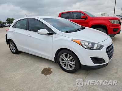 Czwarte zdjęcie samochodu z boku: 2017 HYUNDAI ELANTRA GT VIN:KMHD35LH2HU358885 - miniatura