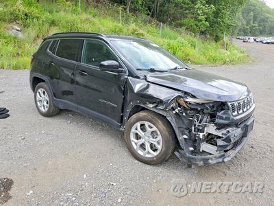 Czwarte zdjęcie samochodu z boku: 2024 JEEP COMPASS LATITUDE VIN:3C4NJDBN6RT139102 - miniatura