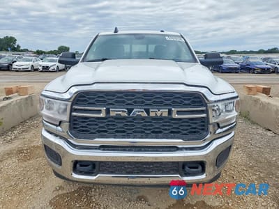 Piąte zdjęcie samochodu w środku: 2022 RAM 2500 TRADESMAN VIN:3C6UR5CJ6NG250488 - miniatura