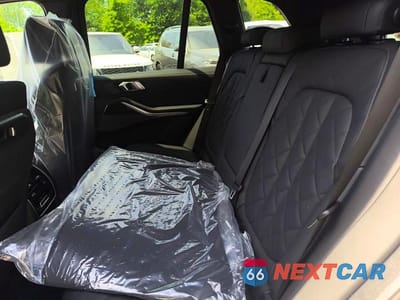 Zdjęcie 11 z 14 samochodu: 2026 BMW X5 XDRIVE50E VIN:5UX43EU06T9434387 - miniatura