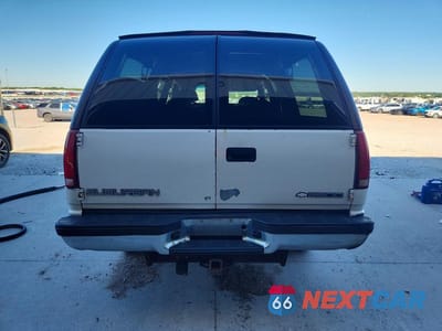 Zdjęcie 6 z 13 samochodu: 1995 CHEVROLET SUBURBAN K2500 VIN:1GNGK26NXSJ312550 - miniatura