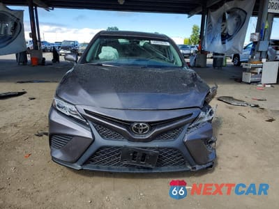 Piąte zdjęcie samochodu w środku: 2018 TOYOTA CAMRY SE VIN:4T1B11HK2JU157892 - miniatura