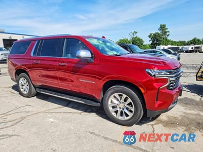 Czwarte zdjęcie samochodu z boku: 2023 CHEVROLET SUBURBAN K1500 PREMIER VIN:1GNSKFKL9PR423119 - miniatura