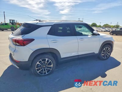 Trzecie zdjęcie samochodu z tyłu: 2026 CHEVROLET TRAILBLAZER LT VIN:KL79MPSL6TB080664 - miniatura