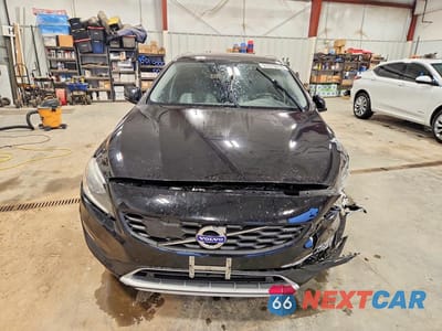 Piąte zdjęcie samochodu w środku: 2017 VOLVO V60 CROSS COUNTRY PREMIER VIN:YV440MWK8H1035695 - miniatura
