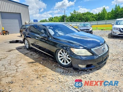 Czwarte zdjęcie samochodu z boku: 2010 LEXUS LS 460L VIN:JTHGL5EF7A5041096 - miniatura