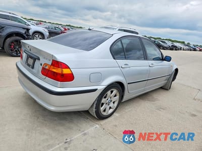 Trzecie zdjęcie samochodu z tyłu: 2004 BMW 325 I VIN:WBAEV33404KR27451 - miniatura