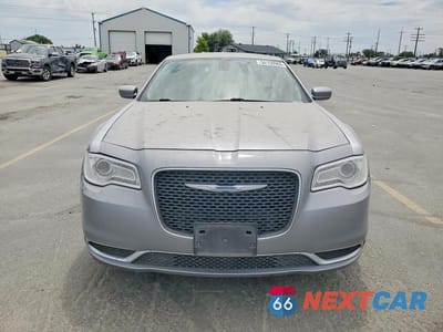 Piąte zdjęcie samochodu w środku: 2015 CHRYSLER 300 LIMITED VIN:2C3CCAAG6FH930936 - miniatura