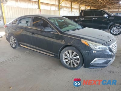 Czwarte zdjęcie samochodu z boku: 2015 HYUNDAI SONATA SPORT VIN:5NPE34AF6FH068533 - miniatura