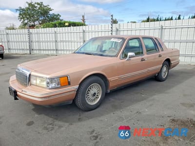 1994 LINCOLN TOWN CAR EXECUTIVE 1LNLM81W5RY693239 - główne zdjęcie licytacji z USA - miniatura