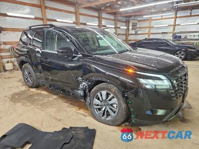 Czwarte zdjęcie samochodu z boku: 2026 NISSAN PATHFINDER SV VIN:5N1DR3BE2TC244409 - miniatura