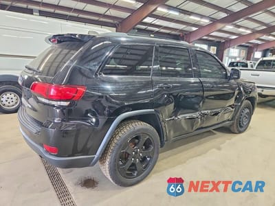 Trzecie zdjęcie samochodu z tyłu: 2019 JEEP GRAND CHEROKEE LAREDO VIN:1C4RJFAGXKC612565 - miniatura