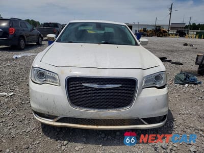 Piąte zdjęcie samochodu w środku: 2017 CHRYSLER 300 LIMITED VIN:2C3CCAAG9HH655615 - miniatura