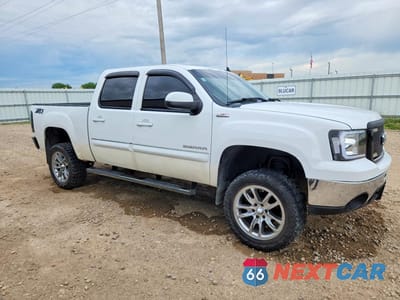 Czwarte zdjęcie samochodu z boku: 2013 GMC SIERRA K1500 SLT VIN:3GTP2WE25DG269375 - miniatura
