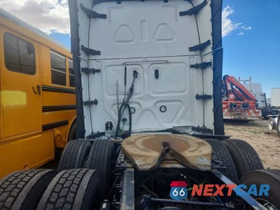 Zdjęcie 6 z 10 samochodu: 2021 FREIGHTLINER CASCADIA 126 SEMI TRUCK VIN:3AKJHHDR5MSLR5105 - miniatura
