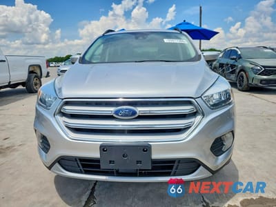 Piąte zdjęcie samochodu w środku: 2018 FORD ESCAPE SE VIN:1FMCU9GD7JUA72821 - miniatura