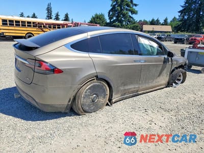 Trzecie zdjęcie samochodu z tyłu: 2016 TESLA MODEL X VIN:5YJXCAE48GF000461 - miniatura