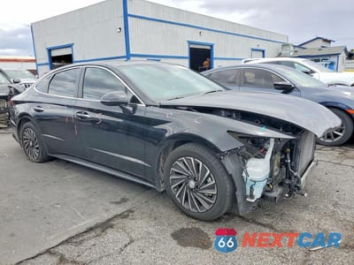 Czwarte zdjęcie samochodu z boku: 2023 HYUNDAI SONATA HYBRID LIMITED VIN:KMHL54JJ1PA070121 - miniatura