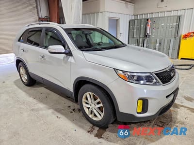 Czwarte zdjęcie samochodu z boku: 2015 KIA SORENTO LX VIN:5XYKTDA75FG602186 - miniatura