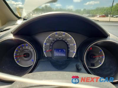 Zdjęcie 9 z 13 samochodu: 2013 HONDA FIT SPORT VIN:JHMGE8H54DC071090 - miniatura