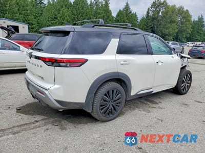 Trzecie zdjęcie samochodu z tyłu: 2023 NISSAN PATHFINDER PLATINUM VIN:5N1DR3DK2PC239316 - miniatura