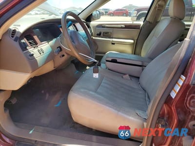 Zdjęcie 7 z 12 samochodu: 2004 LINCOLN TOWN CAR EXECUTIVE VIN:1LNHM81W24Y665929 - miniatura