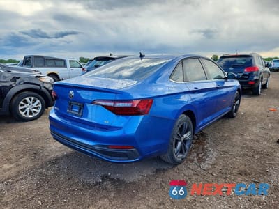 Trzecie zdjęcie samochodu z tyłu: 2023 VOLKSWAGEN JETTA SE VIN:3VW7M7BU7PM051334 - miniatura
