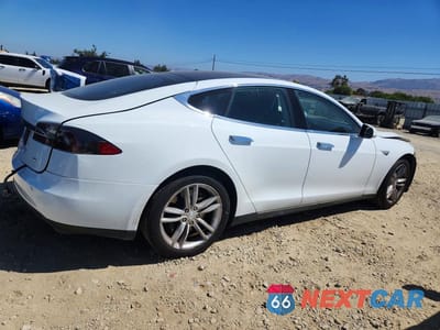 Trzecie zdjęcie samochodu z tyłu: 2013 TESLA MODEL S VIN:5YJSA1CG7DFP07530 - miniatura