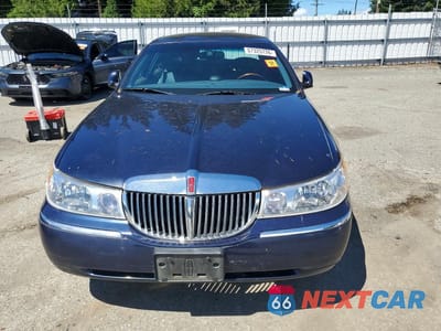 Piąte zdjęcie samochodu w środku: 2001 LINCOLN TOWN CAR SIGNATURE VIN:1LNHM82W51Y612622 - miniatura