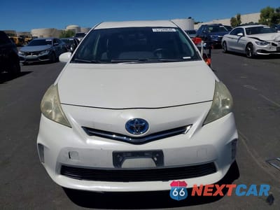 Piąte zdjęcie samochodu w środku: 2012 TOYOTA PRIUS V THREE VIN:JTDZN3EU8C3123070 - miniatura