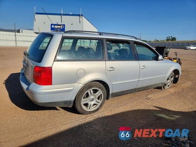 Trzecie zdjęcie samochodu z tyłu: 2000 VOLKSWAGEN PASSAT GLX 4MOTION VIN:WVWWH23B1YE390875 - miniatura