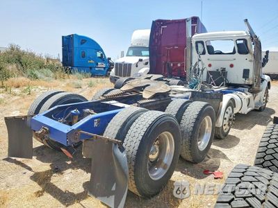 Czwarte zdjęcie samochodu z boku: 2015 PETERBILT 579 SEMI TRUCK VIN:1XPBPP9X6FD275241 - miniatura