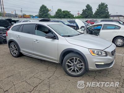Czwarte zdjęcie samochodu z boku: 2018 VOLVO V60 CROSS COUNTRY PREMIER VIN:YV440MWK6J2052396 - miniatura
