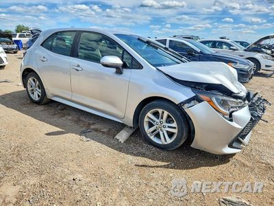 Czwarte zdjęcie samochodu z boku: 2019 TOYOTA COROLLA HATCHBACK SE VIN:JTNK4RBE0K3045687 - miniatura