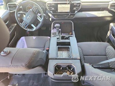 Zdjęcie 8 z 12 samochodu: 2022 TOYOTA TUNDRA CREWMAX SR5 VIN:5TFLA5EC0NX004249 - miniatura