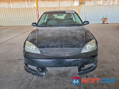 Piąte zdjęcie samochodu w środku: 2005 FORD FOCUS ZX3 VIN:3FAFP31N95R143883 - miniatura