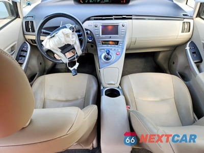 Zdjęcie 8 z 12 samochodu: 2015 TOYOTA PRIUS FOUR VIN:JTDKN3DU2F1894868 - miniatura