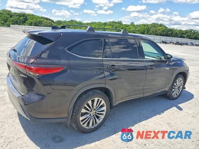 Trzecie zdjęcie samochodu z tyłu: 2020 TOYOTA HIGHLANDER HYBRID PLATINUM VIN:5TDEBRCH6LS012726 - miniatura