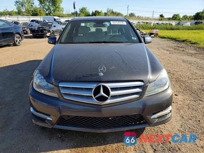 Piąte zdjęcie samochodu w środku: 2013 MERCEDES-BENZ C 300 4MATIC VIN:WDDGF8AB5DA840065 - miniatura