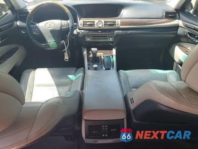 Zdjęcie 8 z 12 samochodu: 2013 LEXUS LS 460 VIN:JTHBL5EF0D5123718 - miniatura