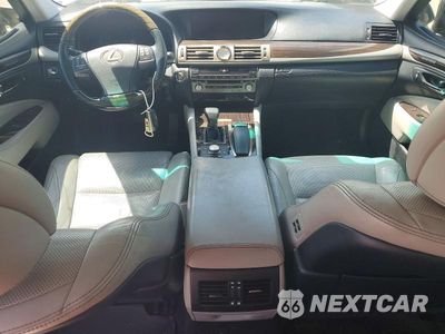 Zdjęcie 8 z 12 samochodu: 2013 LEXUS LS 460 VIN:JTHBL5EF0D5123718 - miniatura